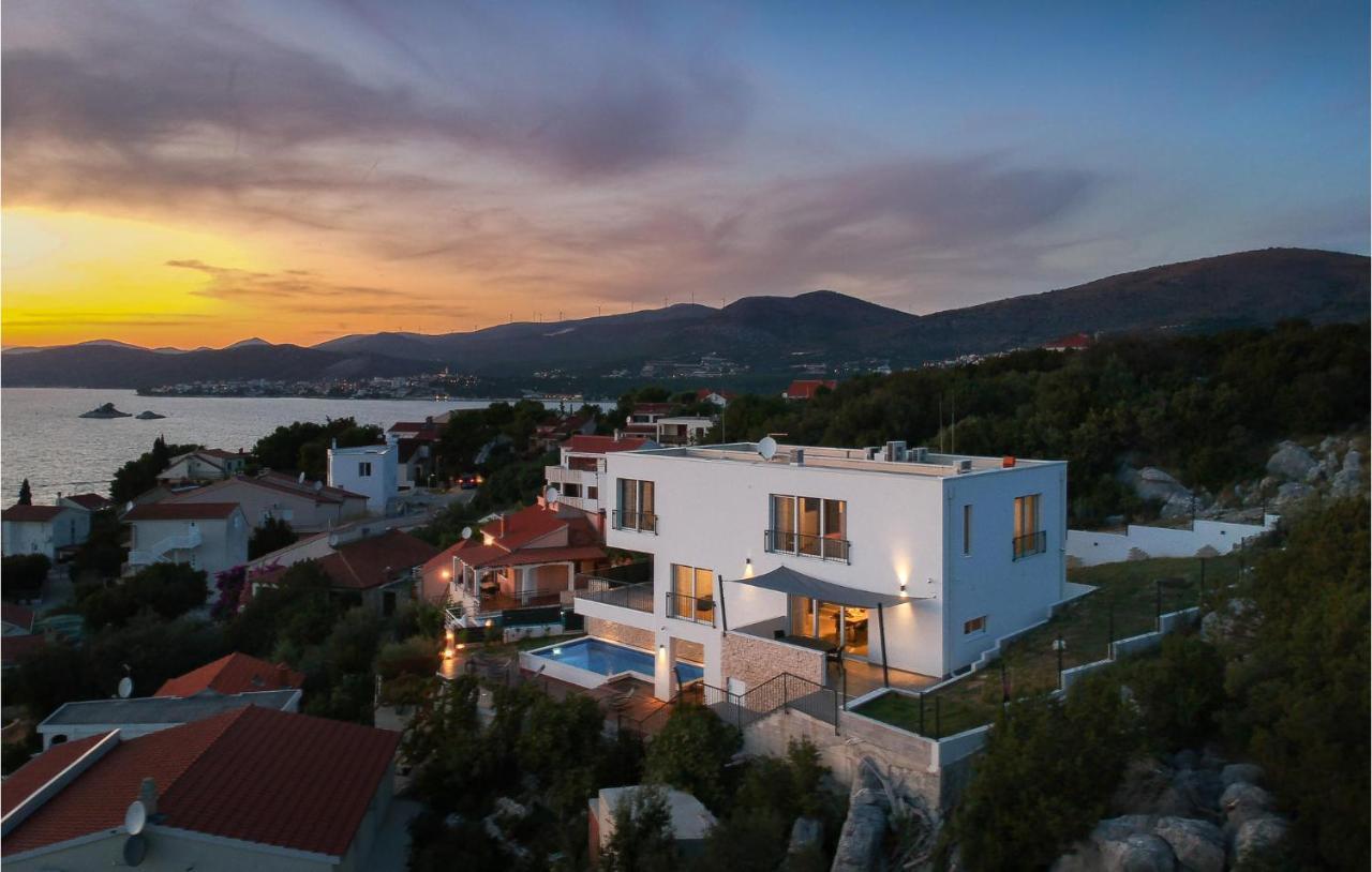 Stunning Home In Okrug Donji With Sauna, Outdoor Swimming Pool And Heated Swimming Pool Okrug Gornji Luaran gambar